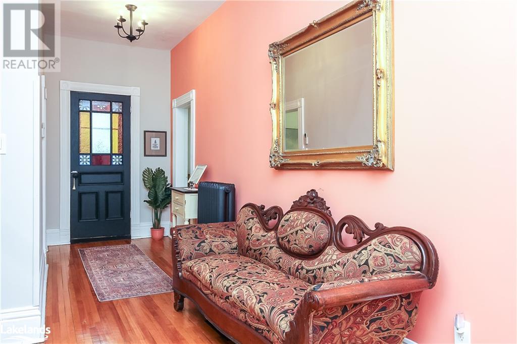 27 COLLINGWOOD Street W