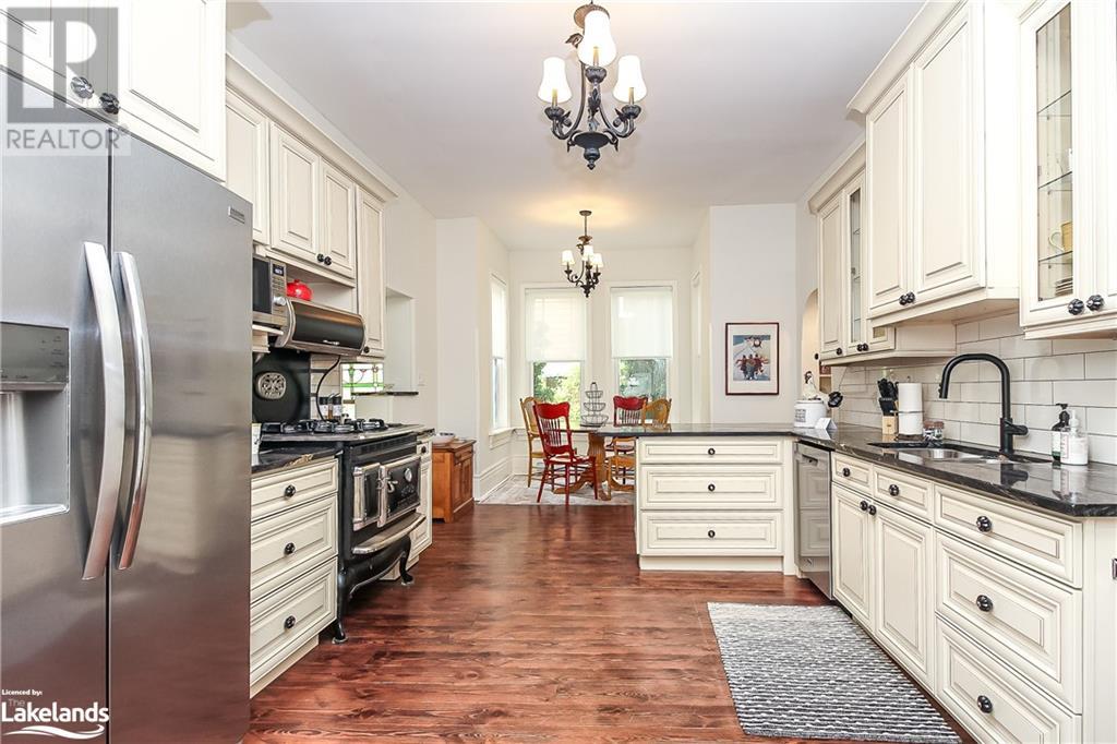 27 COLLINGWOOD Street W