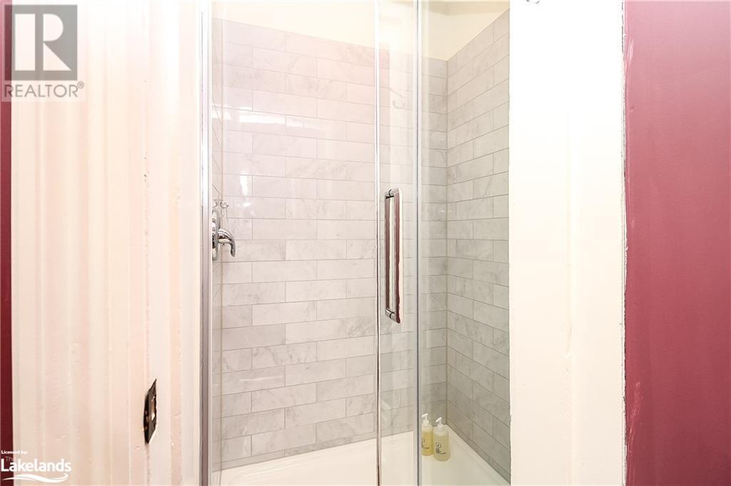 27 COLLINGWOOD Street W