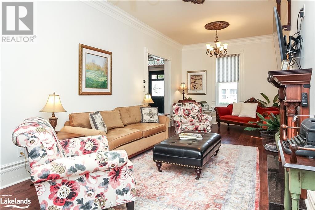 27 COLLINGWOOD Street W