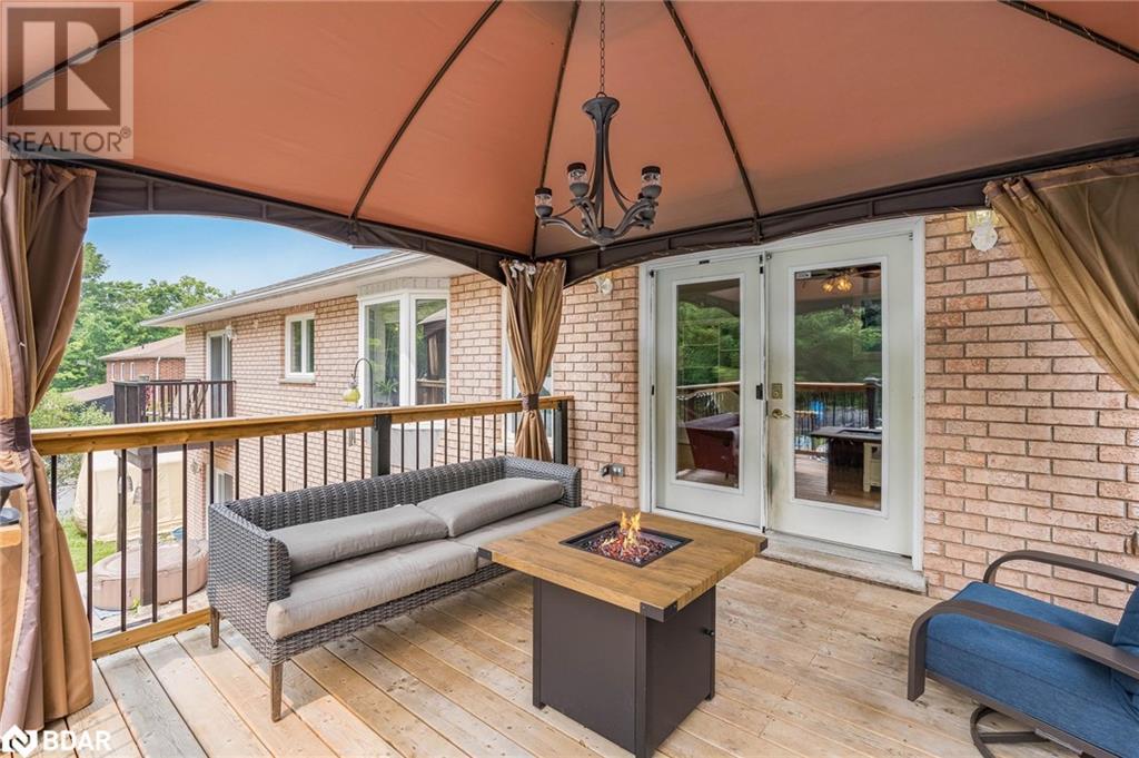 124 ARLYNN Crescent