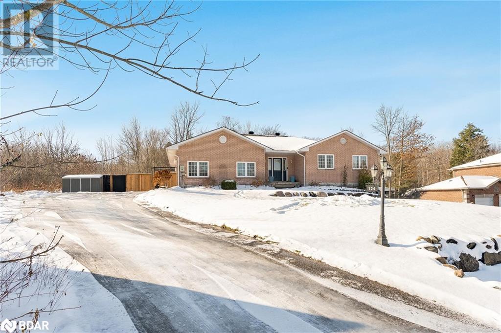 124 ARLYNN Crescent