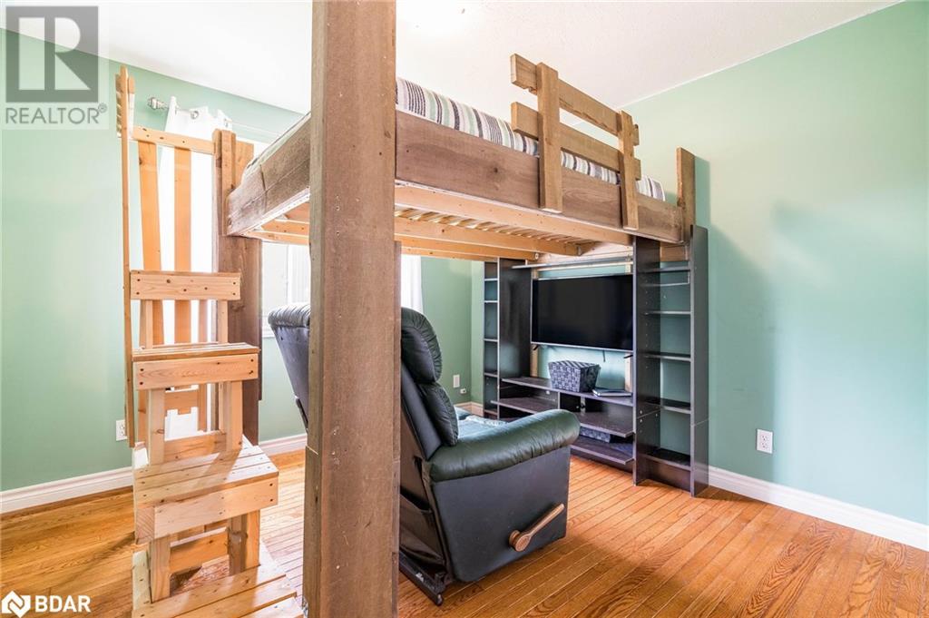 124 ARLYNN Crescent