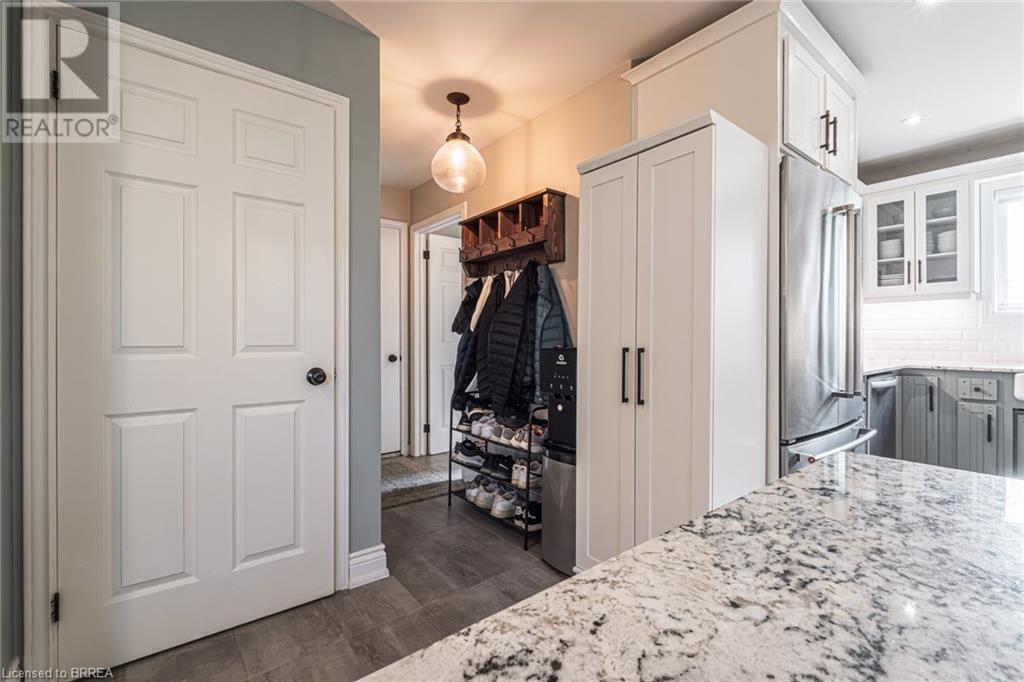46 MISENER Road W