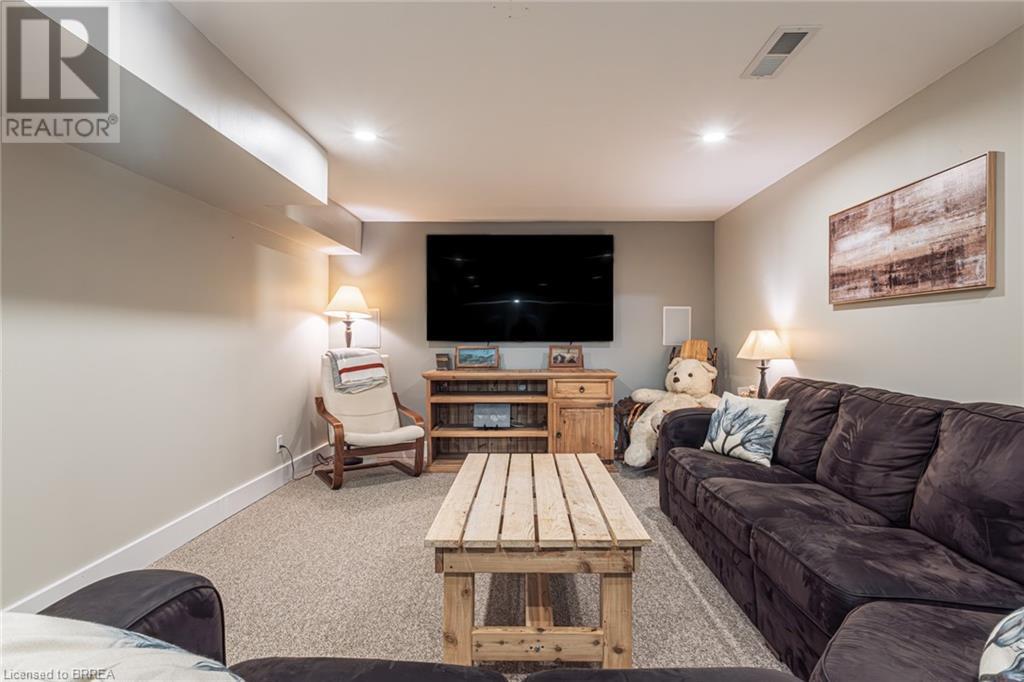 46 MISENER Road W