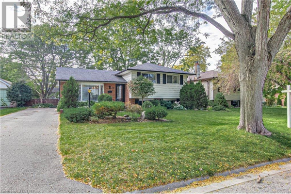 27 WAKEFIELD Crescent, London