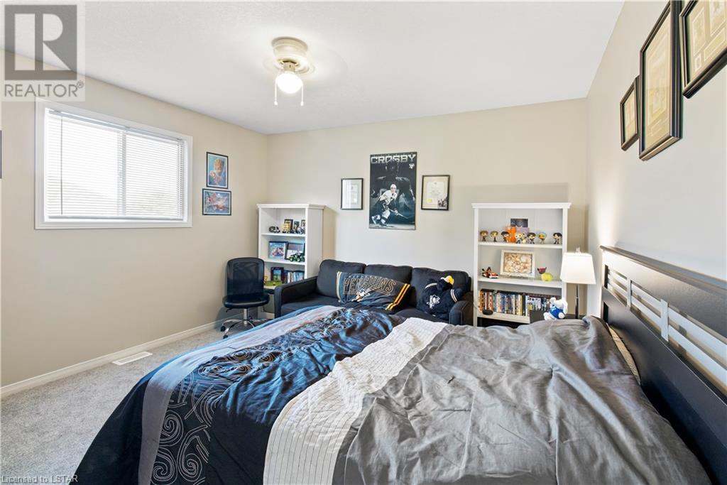 15 COOK Crescent