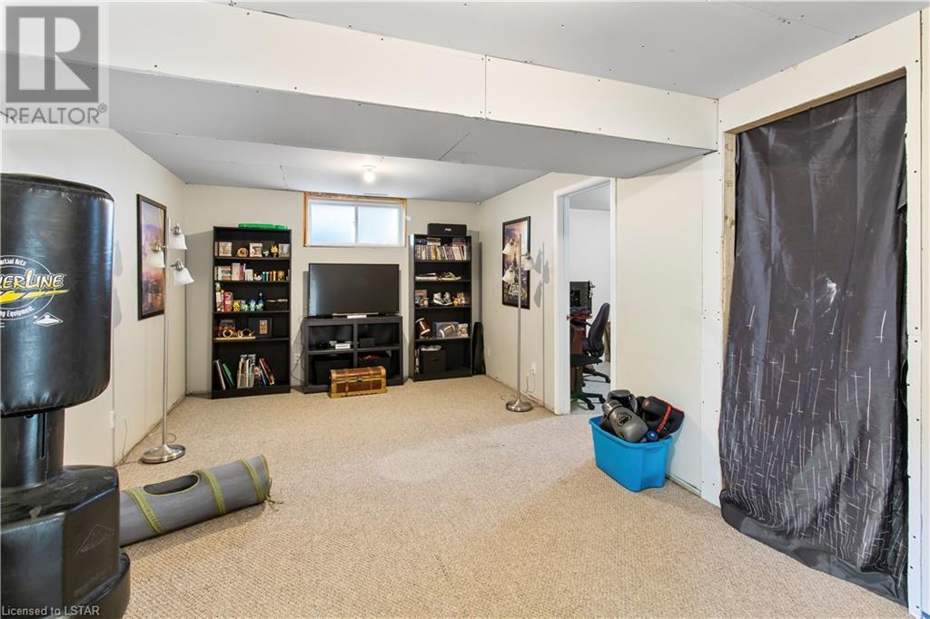 15 COOK Crescent
