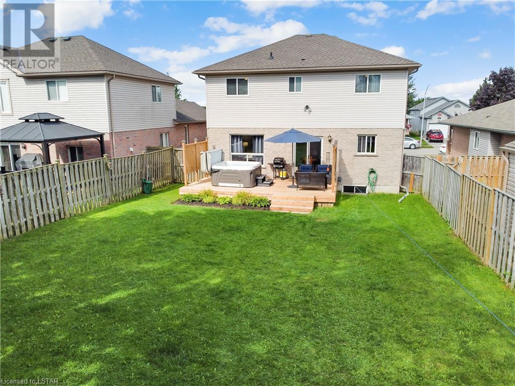 15 COOK Crescent