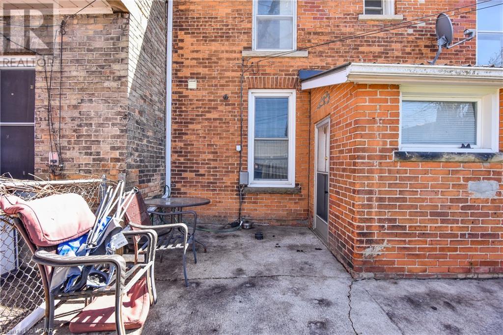 11-13 VICTORIA Street N