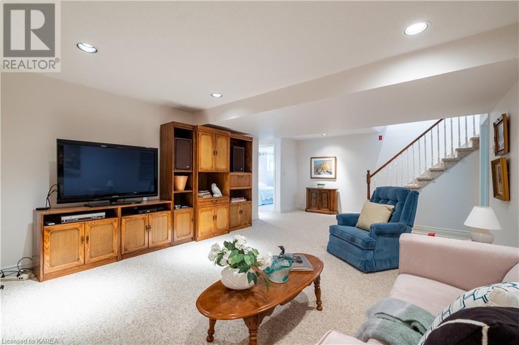 22 KENWOODS Circle