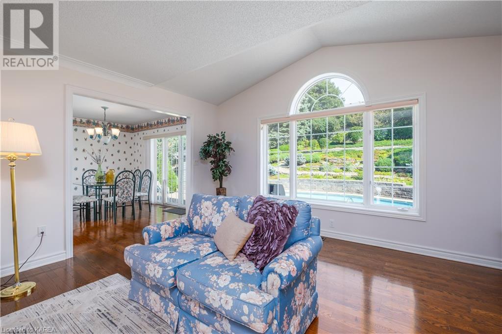 22 KENWOODS Circle