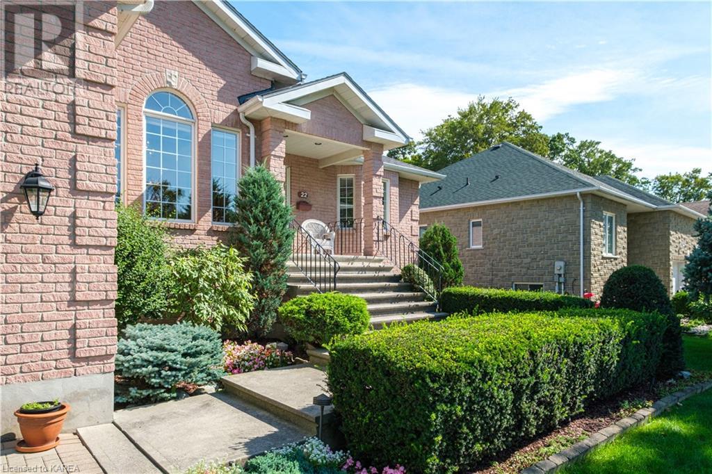 22 KENWOODS Circle