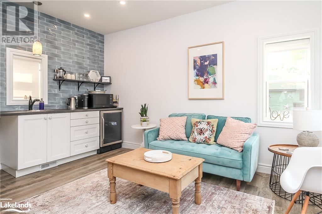 27 COLLINGWOOD Street W