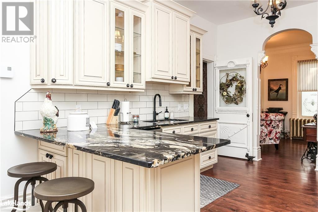 27 COLLINGWOOD Street W