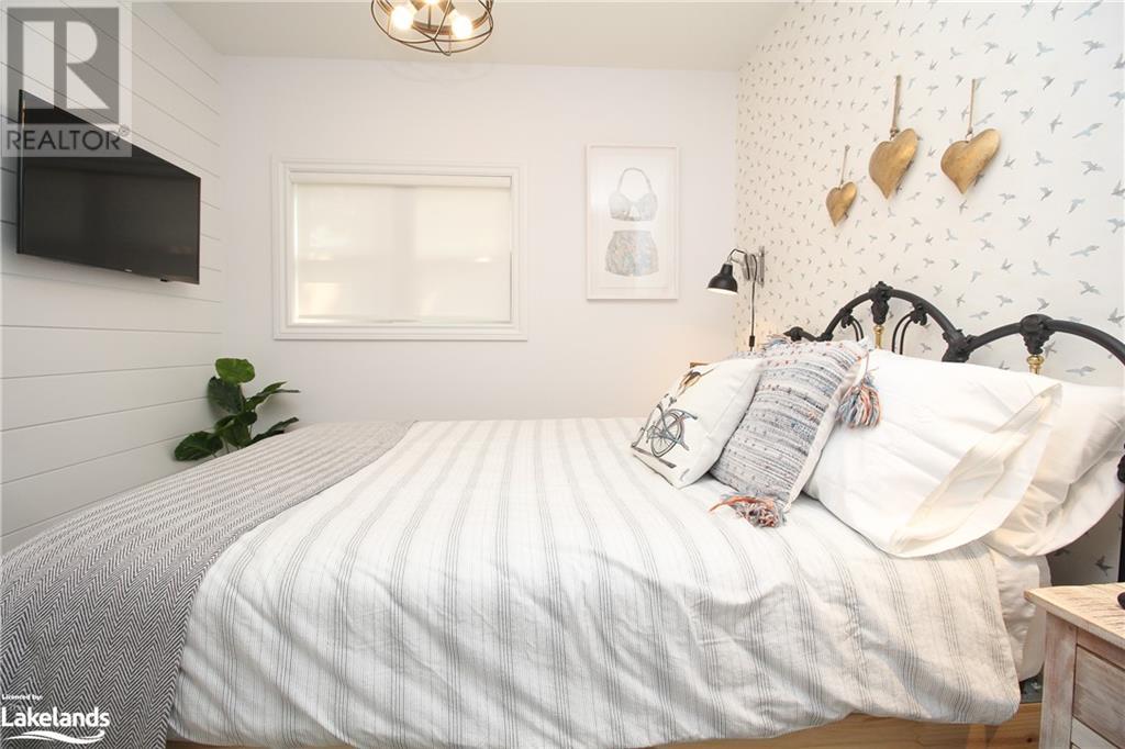 27 COLLINGWOOD Street W