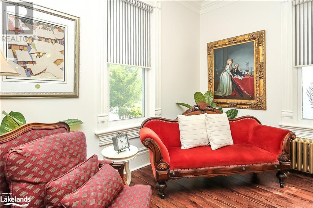 27 COLLINGWOOD Street W