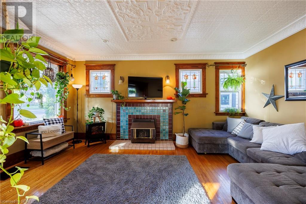 25 TEMPERANCE Street E