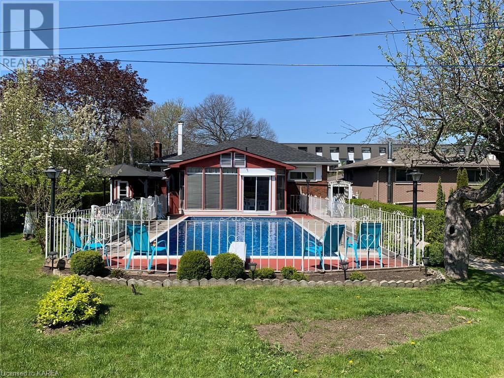 11 RUNNYMEDE Road