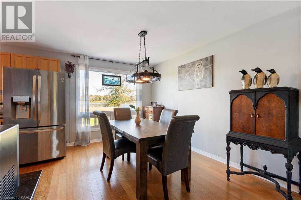 470 DUNDAS Street W