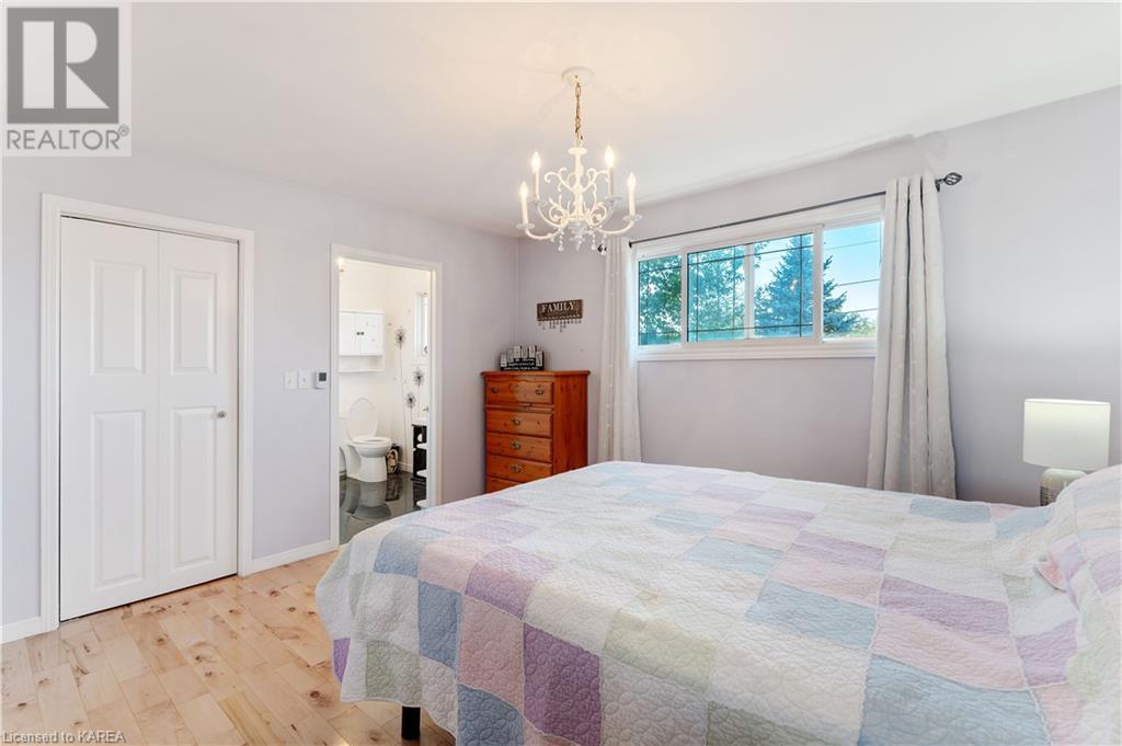 470 DUNDAS Street W
