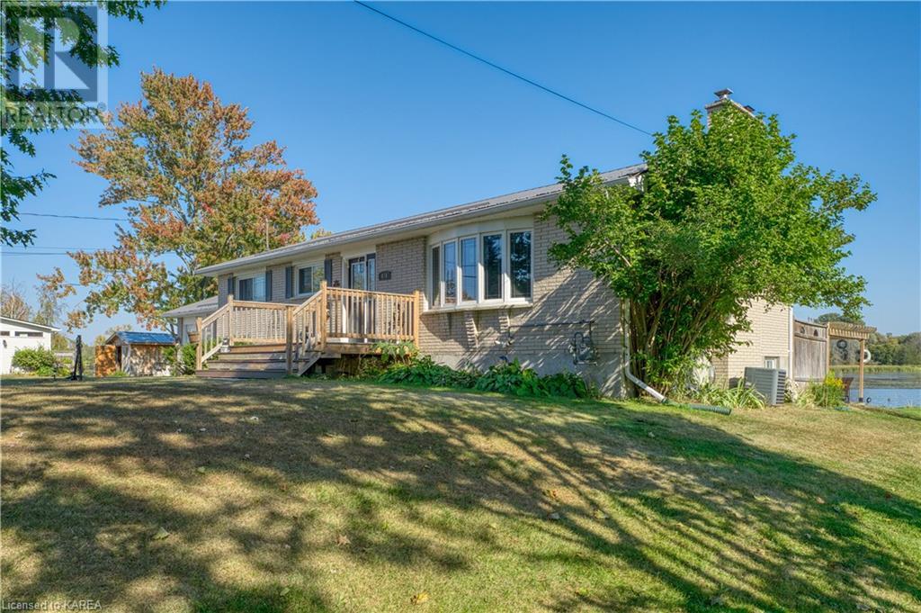 470 DUNDAS Street W
