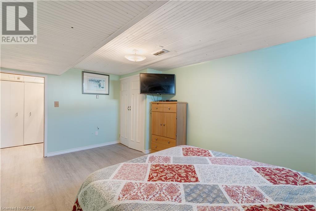 470 DUNDAS Street W