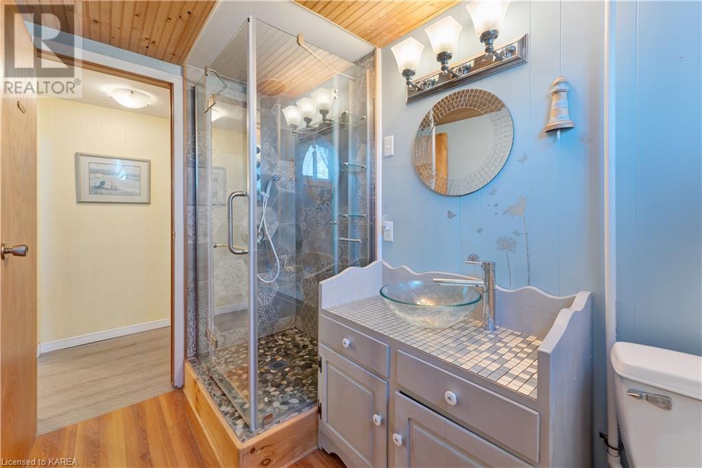 470 DUNDAS Street W