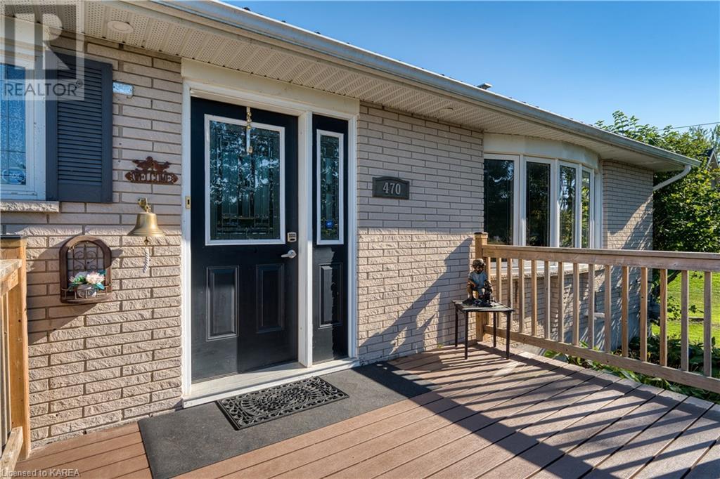 470 DUNDAS Street W