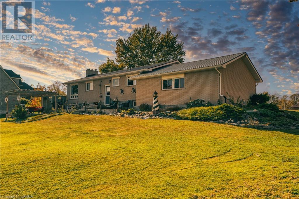 470 DUNDAS Street W