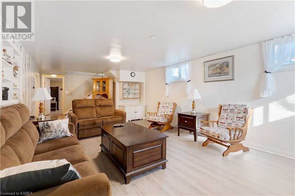 470 DUNDAS Street W