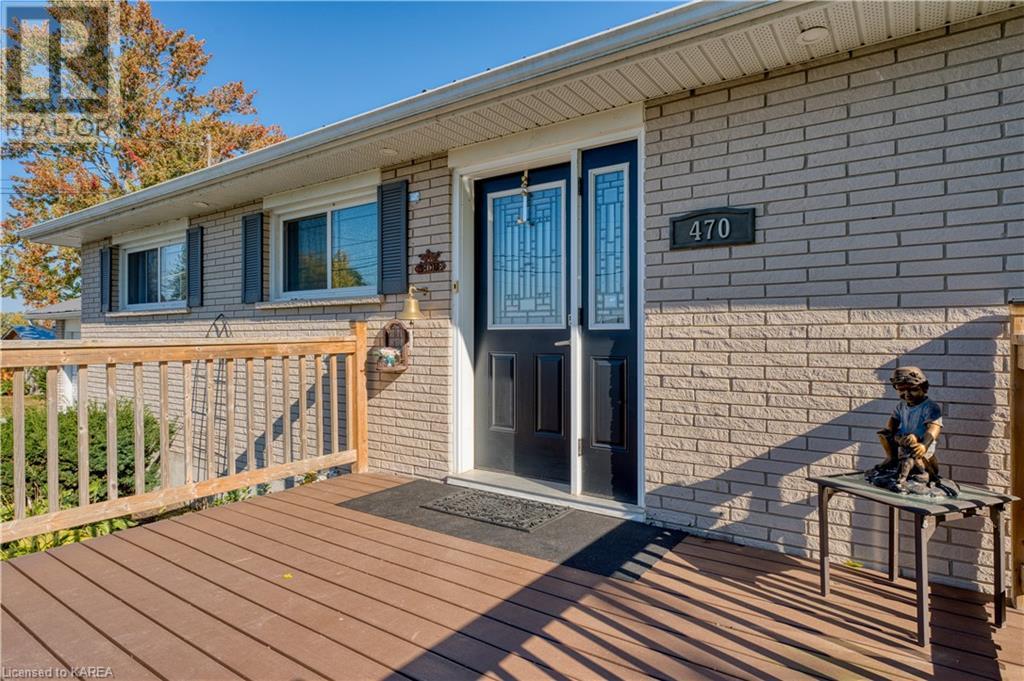 470 DUNDAS Street W