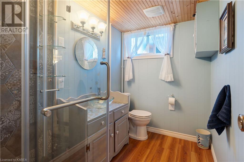 470 DUNDAS Street W