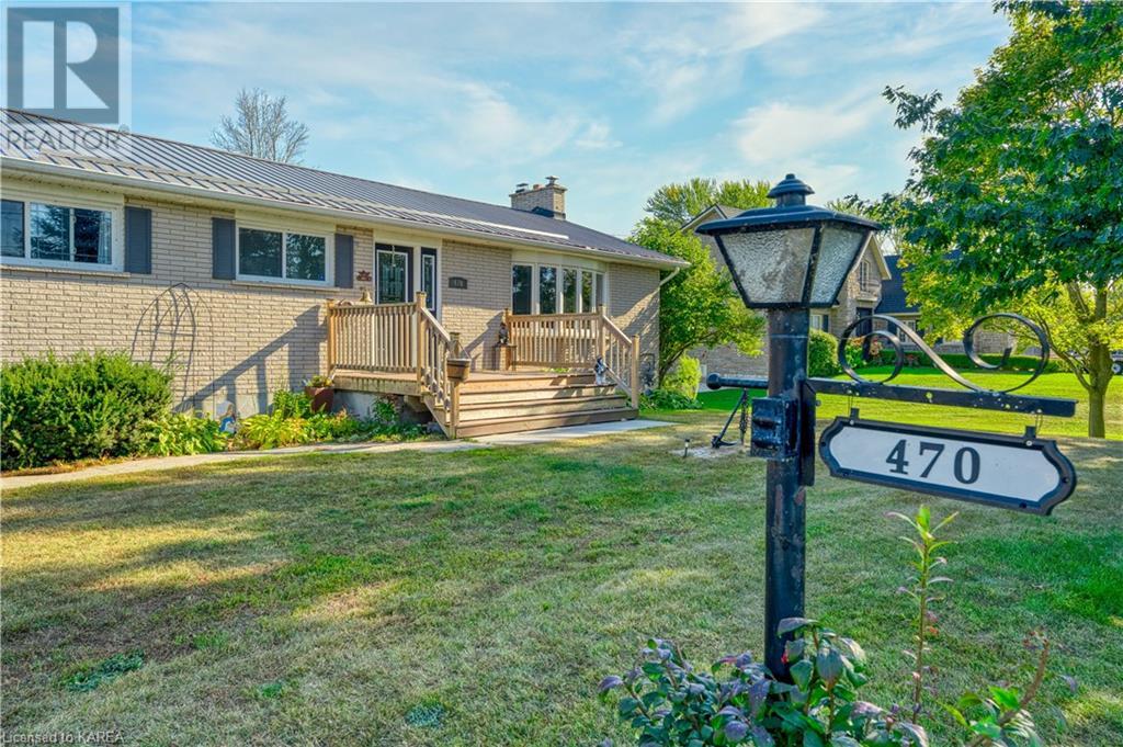 470 DUNDAS Street W
