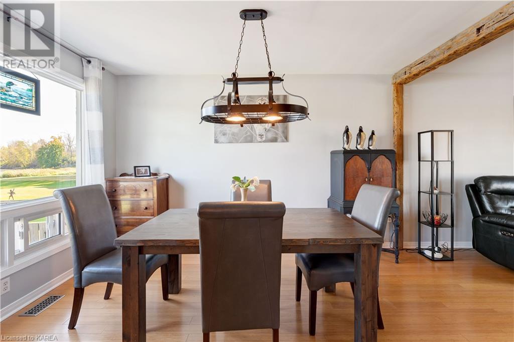 470 DUNDAS Street W