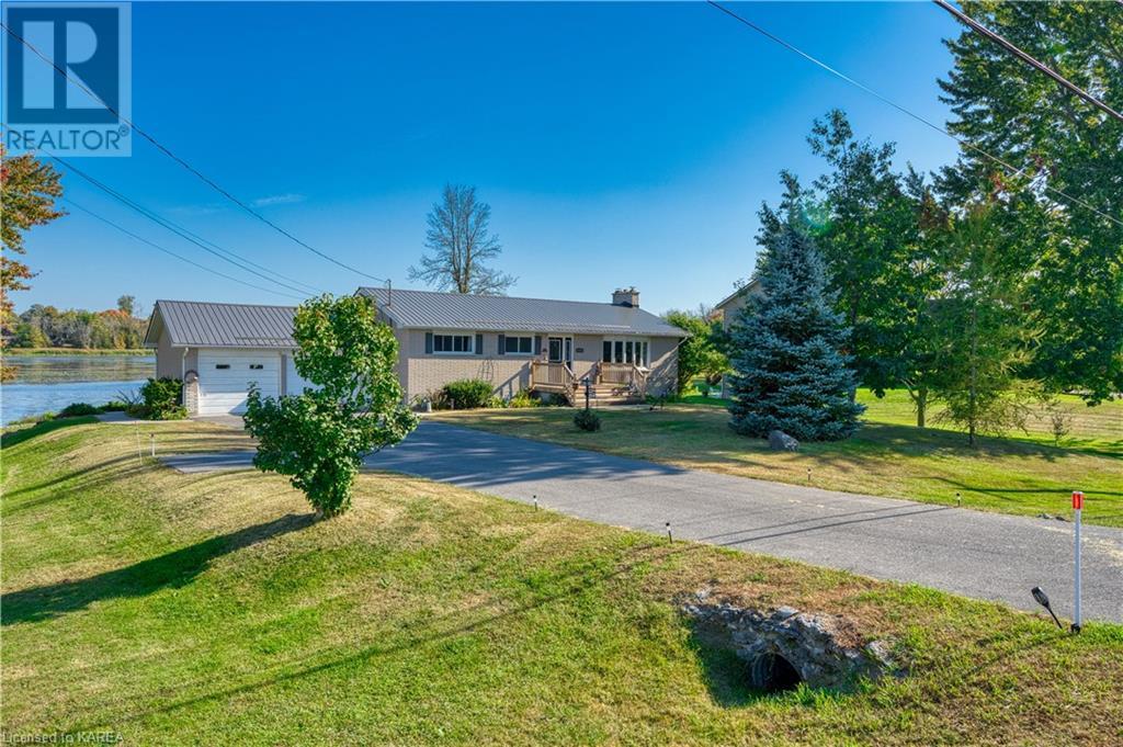 470 DUNDAS Street W