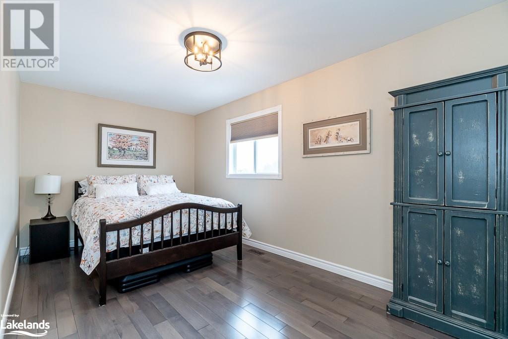 35 MERCER Crescent