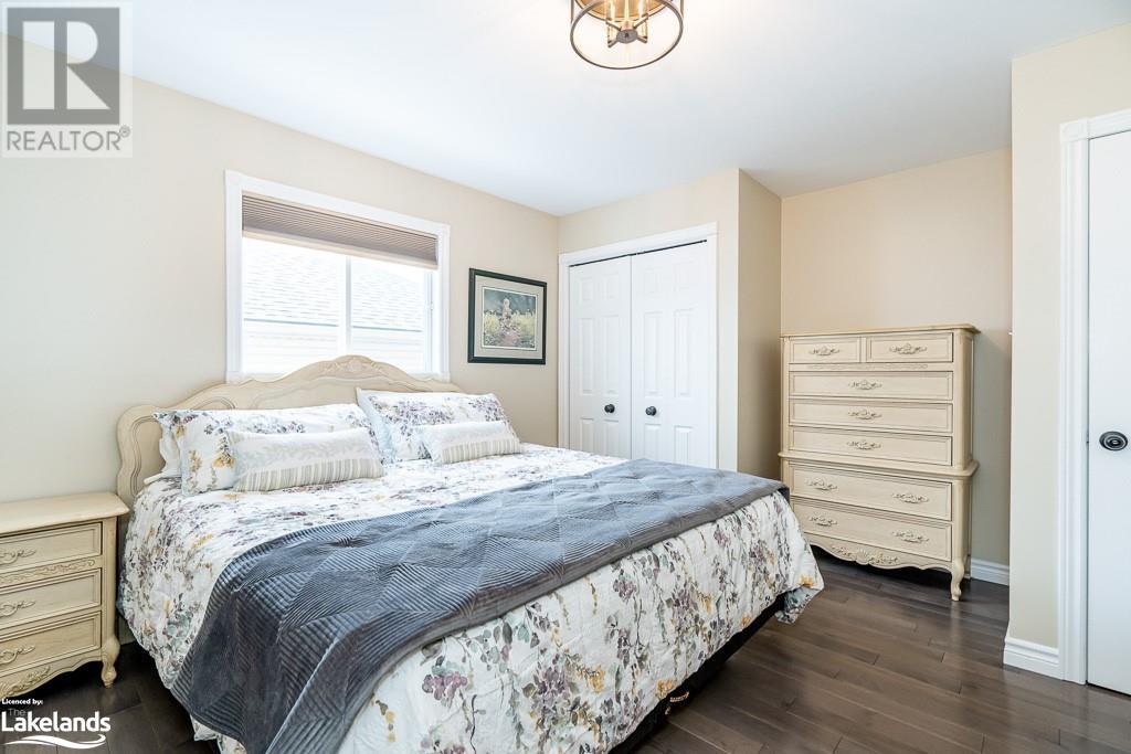 35 MERCER Crescent