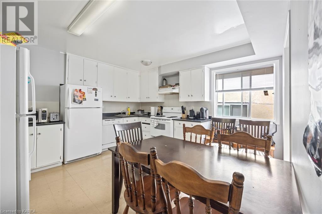 98 COLLINGWOOD Street