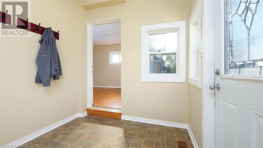 571 9TH STREET 'A' W