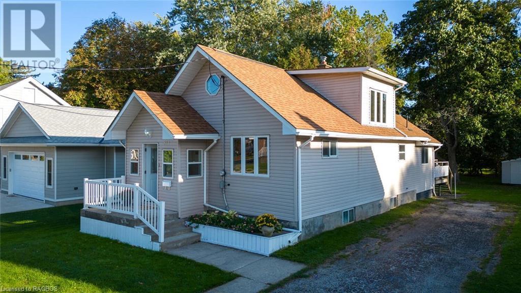 571 9TH STREET 'A' W
