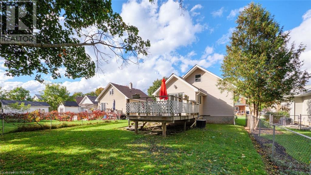 571 9TH STREET 'A' W