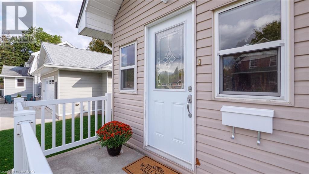 571 9TH STREET 'A' W