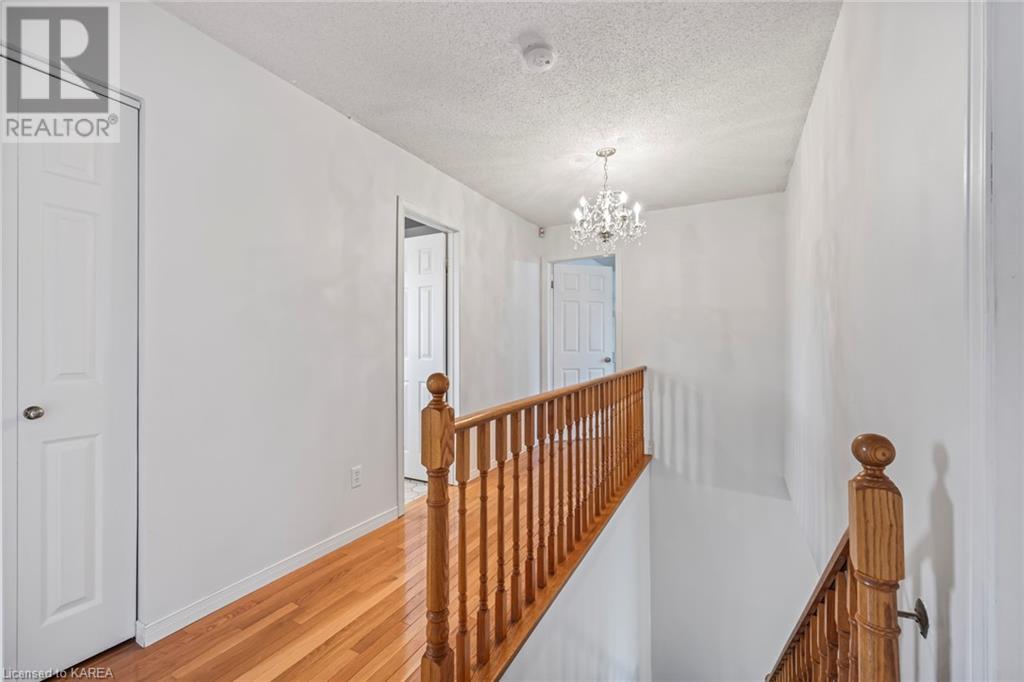 851 CRESTWOOD Avenue