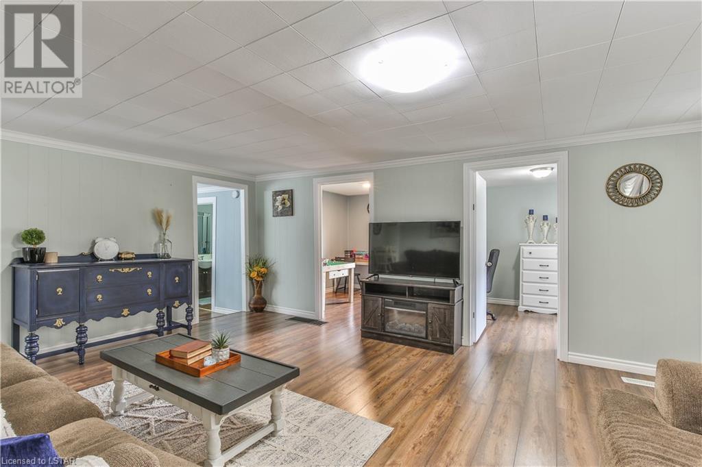 955 MID NWAL TOWNLINE Road