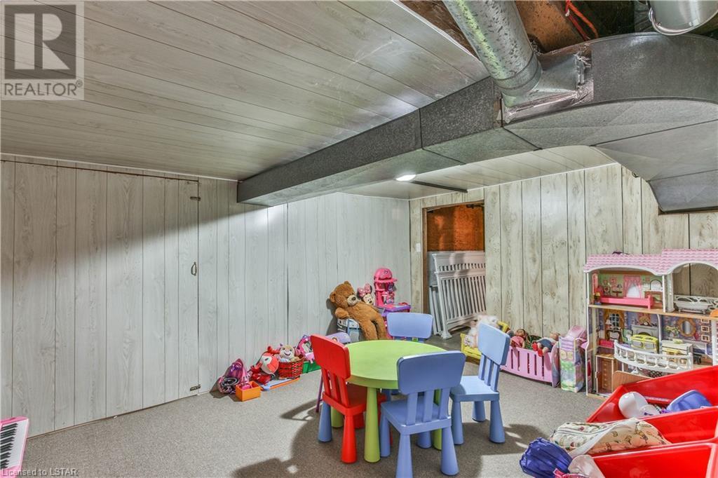 955 MID NWAL TOWNLINE Road