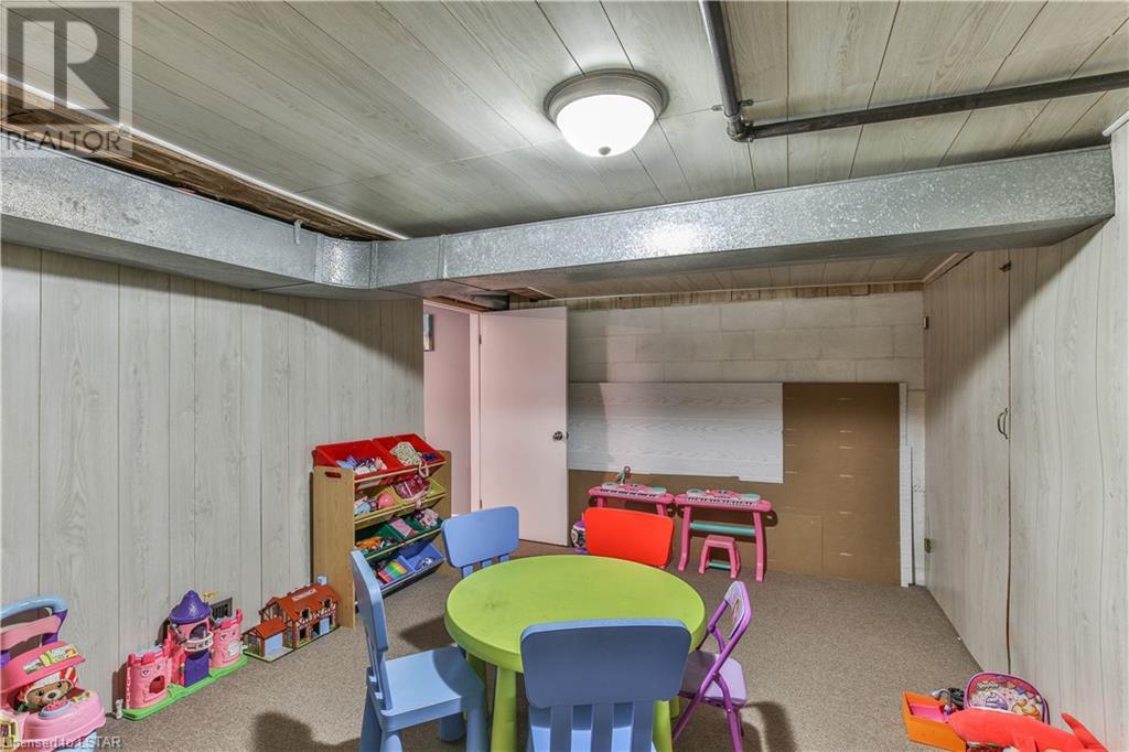 955 MID NWAL TOWNLINE Road