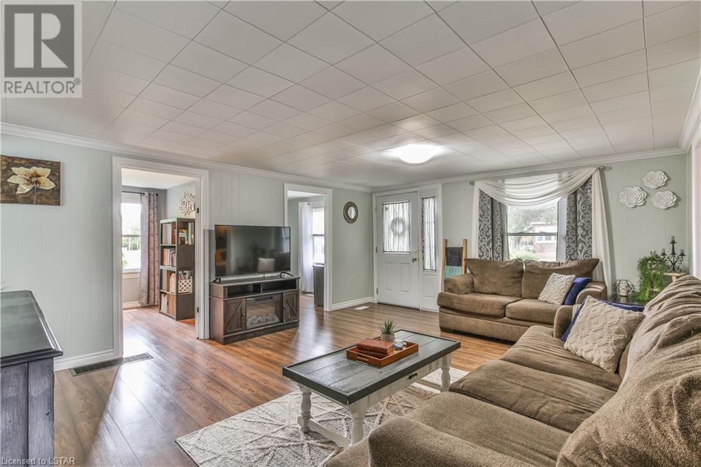 955 MID NWAL TOWNLINE Road