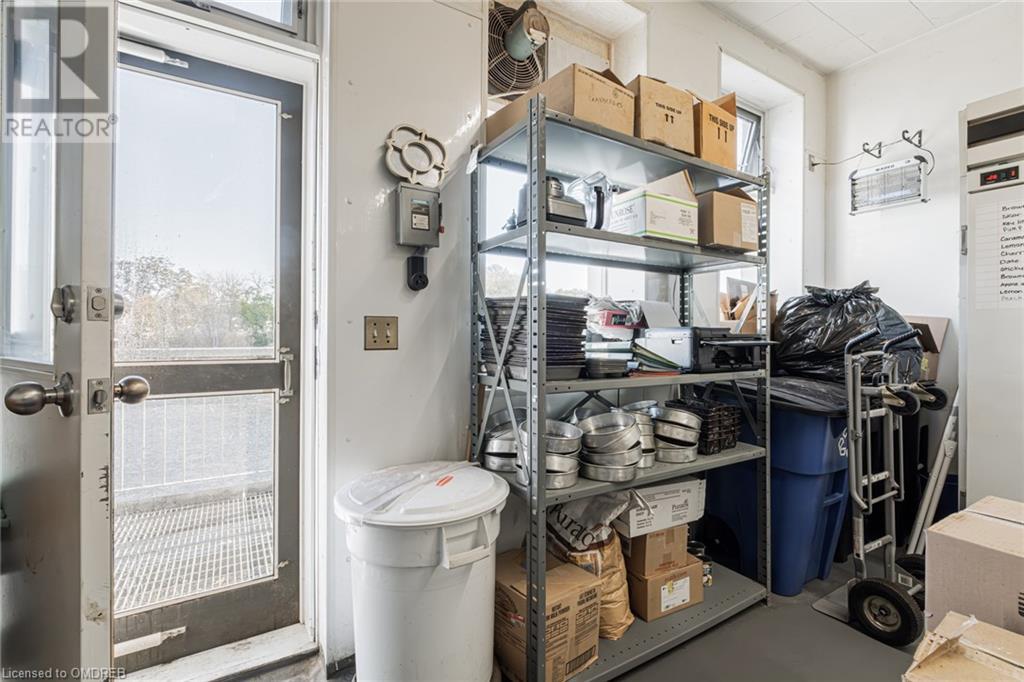 81 GRAND RIVER Street N