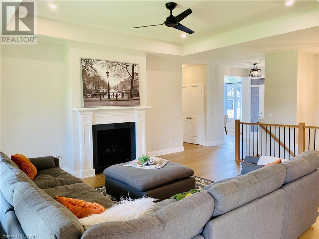 1989 LOCKWOOD CRESCENT Crescent